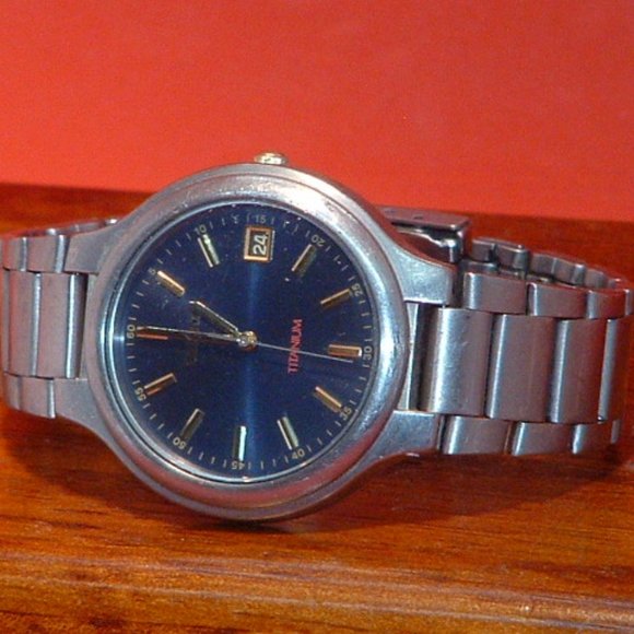 seiko titanium quartz watch